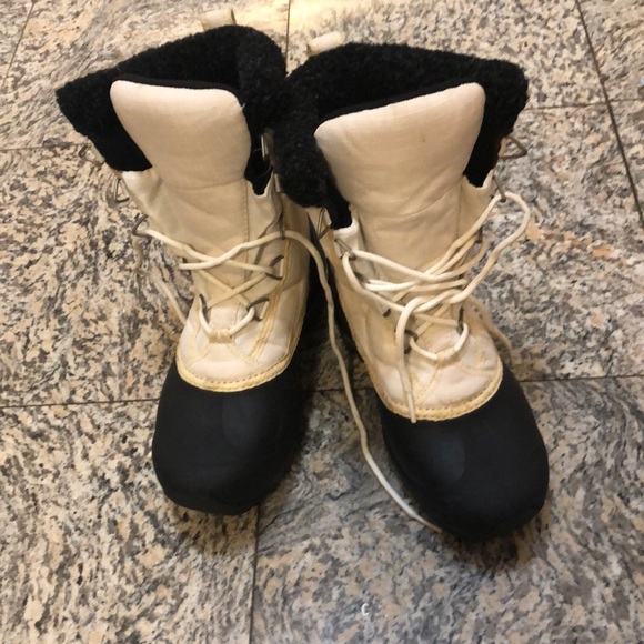 REDUCED!!Womans winter boots by sorel - Picture 1 of 5